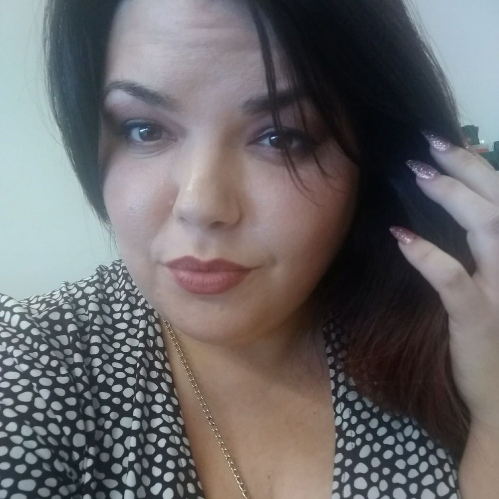 Meet your Posher, Holly